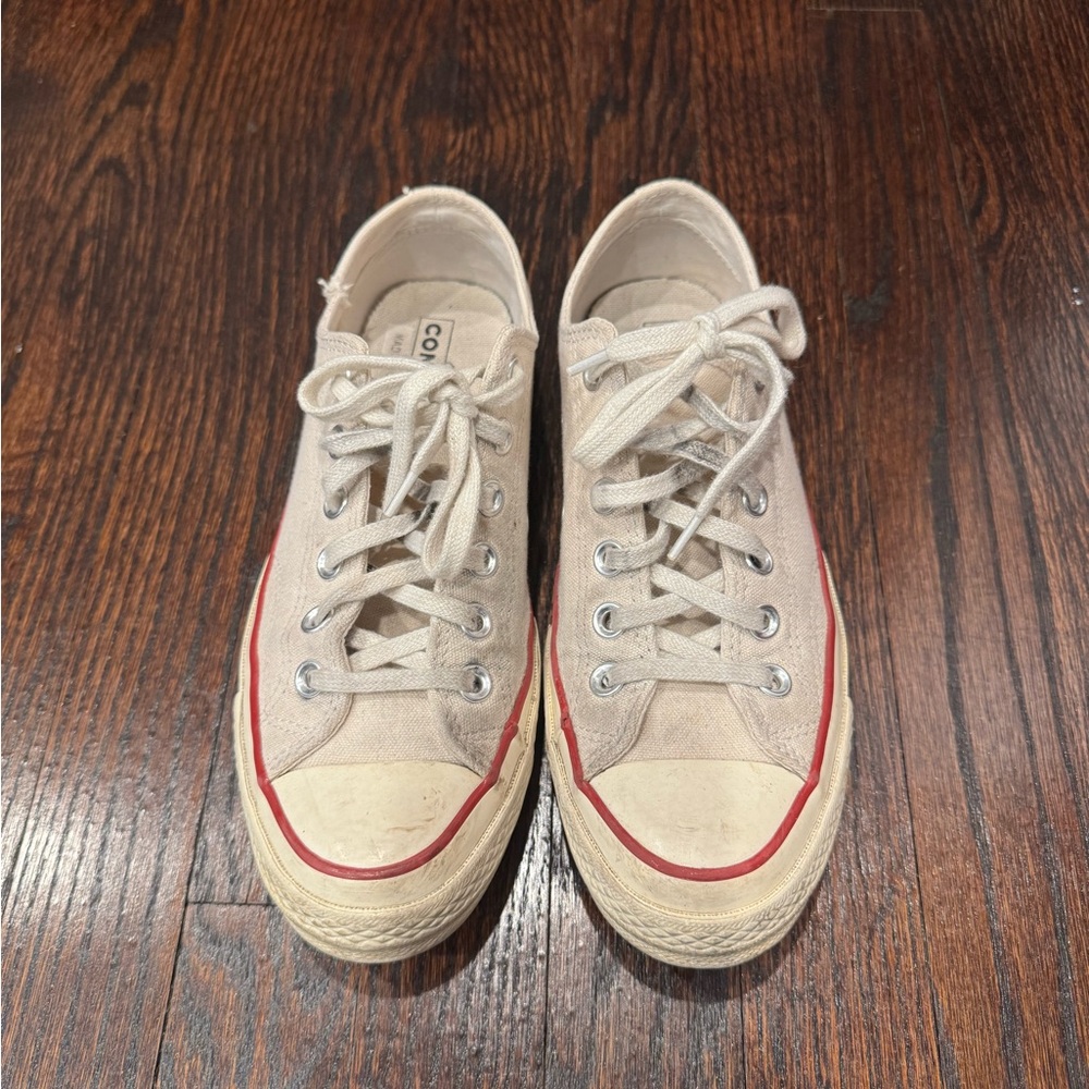 Converse Chuck Taylor Low Top Sneakers – Women’s 7 / Men’s 5